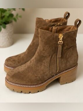 HeyGirl by Corkys “Up To No Good” Faux Suede Ankle Boots – Size 8